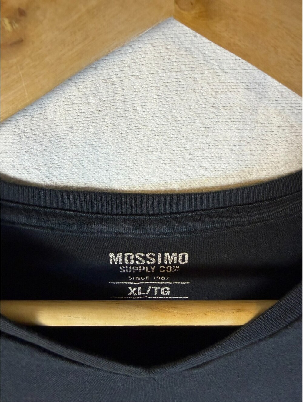 Mossimo Supply Co Mens XL Black V Neck T Shirt Plain Solid Short Sleeve Tee - Picture 3 of 6